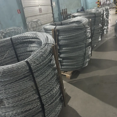 Спираль из армированной колючей ленты СББ АКЛ 5-ти клепочная 450мм 62/5